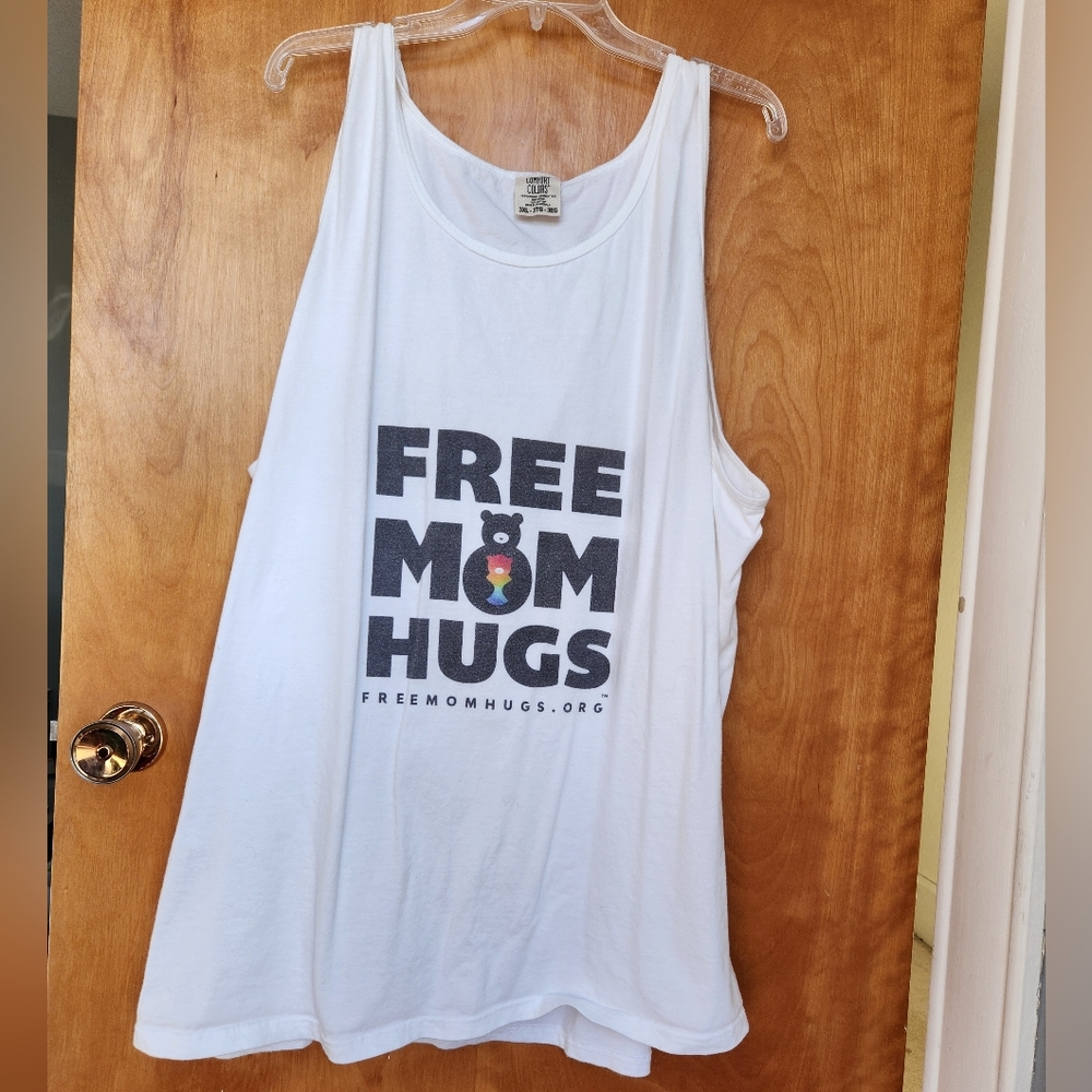 White Free Mom Hugs Tank Top